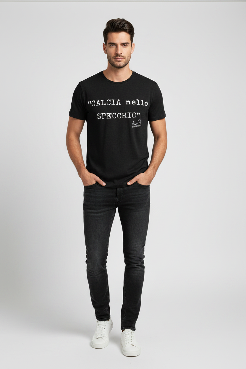 T-Shirt "Calcia nello specchio"