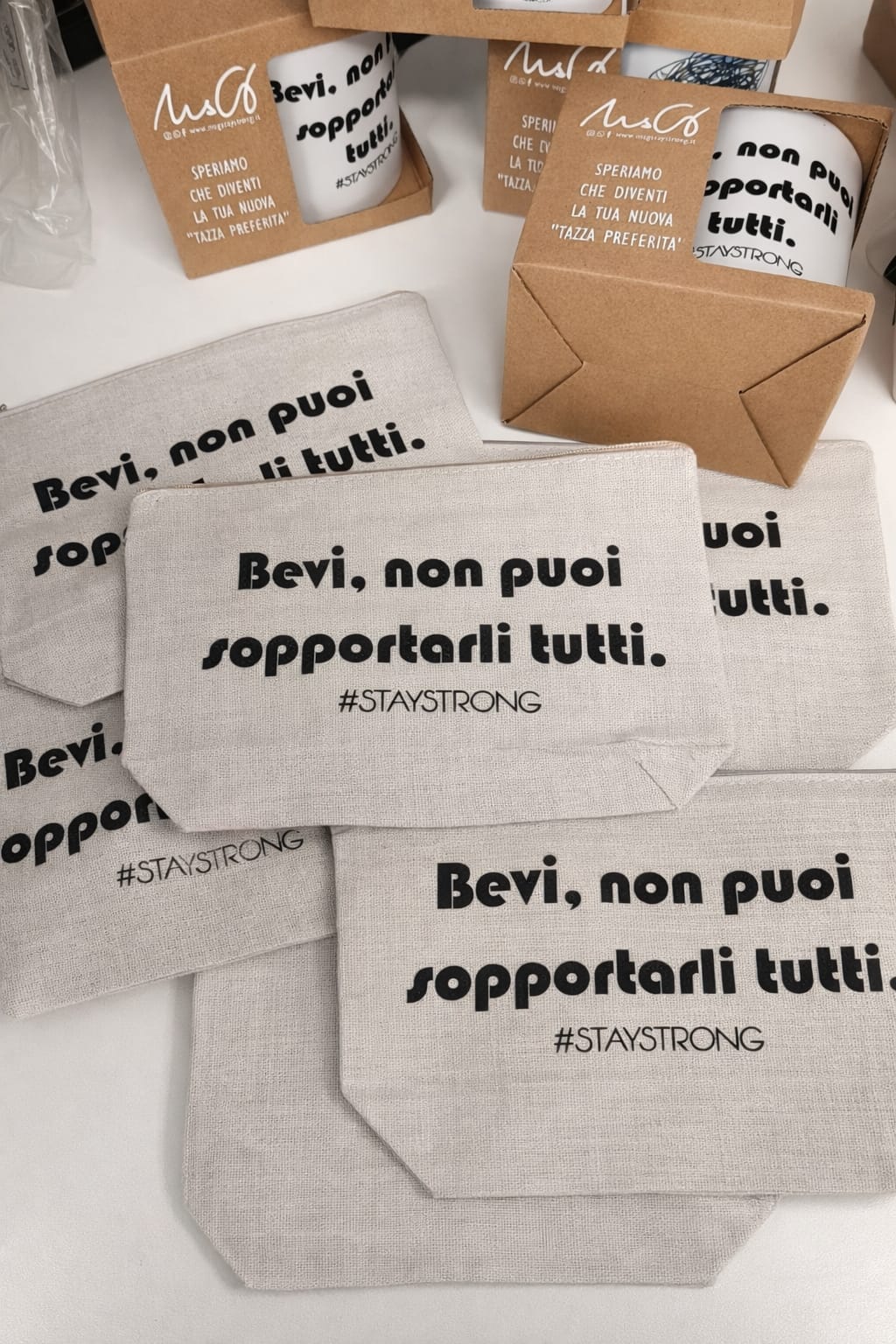 Pochette “Bevi, non puoi sopportarli tutti”.